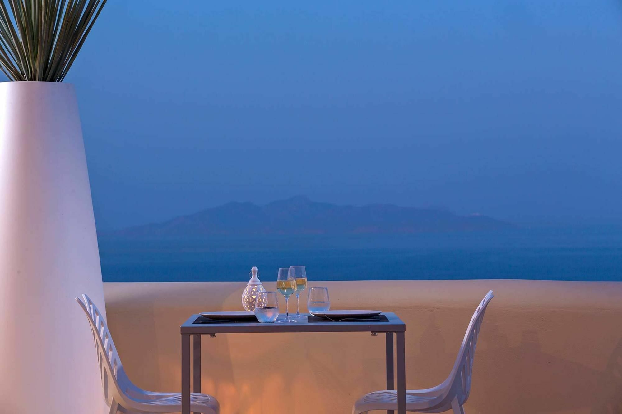 สกายฟอลล์ สวีท - สำหรับผู้ใหญ่เท่านั้น Hotel Pyrgos Kallistis ภายนอก รูปภาพ